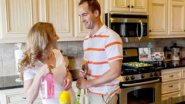 5 langkah mengajak suami bantu isteri dengan kerja rumah dan jaga anak
