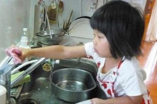 Kisah sayu kenapa anak 5 tahun ini sudah pandai memasak dan kemas rumah