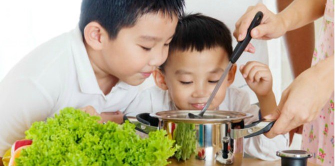 Jom ajar anak memasak dengan anda mengikut 5 panduan umur ini!