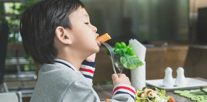 Anak akan habis makan dengan lebih mudah jika ibu guna 10 tip yang disarankan doktor ini