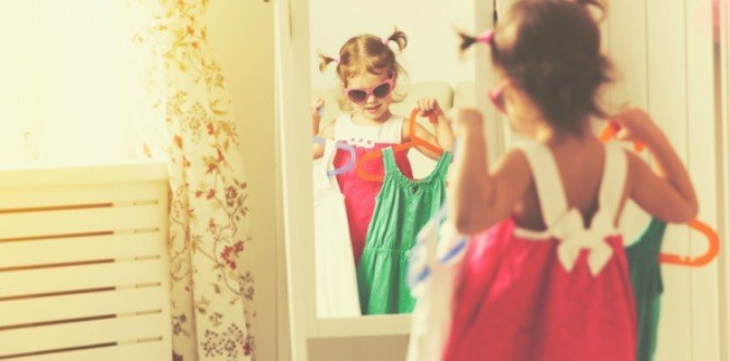 Ini sebab mengapa ibu bapa patut biar anak pilih pakaian sendiri, anak akan ....