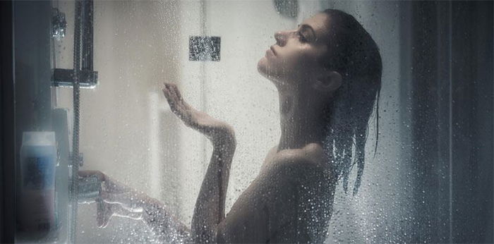 Siapa kata mandi malam tak sihat? Ini 5 sebab mengapa anda perlu mandi malam