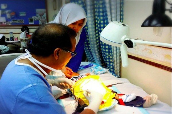 bayi lelaki bersunat, bayi sunat, kebaikan bersunat, sunat anak, tips sunat cepat sembuh, tips sunat, luka sunat, petua sunat cepat sembuh,