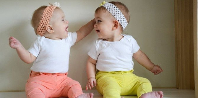 Bayi Anda Ramah Bersembang Dengan Bayi Lain? Rupanya, Ada Sebab Kenapa Ia Begitu!
