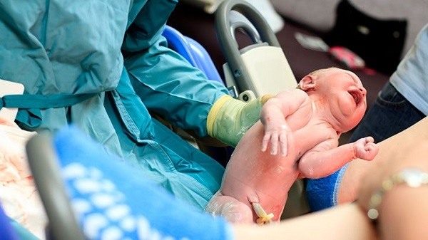 terberak semasa bersalin, terberak masa bersalin, keluar najis ketika bersalin, najis keluar ketika bersalin, bayi tertelan najis, bayi termakan najis