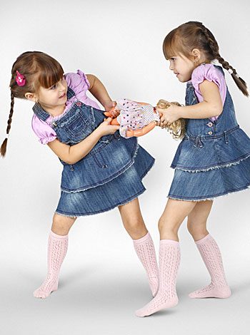 ajar anak berkongsi, ajar anak jangan kedekut, ajar anak berkongsi rezeki, ajar anak berkongsi dengan adik beradik, tips ajar anak berkongsi, cara ajar anak berkongsi, anak kedekut dengan adik beradik, kenapa anak kedekut?, manfaat ajar anak berkongsi, manfaat ajar anak berkongsi rezeki, kelebihan ajar anak berkongsi barang 