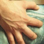 Ulardan ikkitasi bitta chuqur sorgich terisini urishadi Qorda yalangoch qiz video