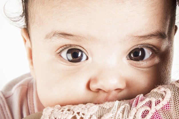 Kenapa Mata Anak Merah dan Nampak Sakit? Perlukah Ibu Risau?