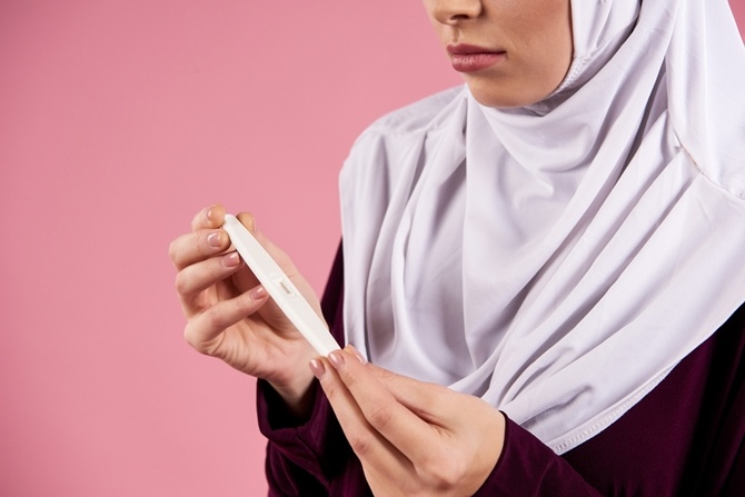 Kenapa Haid Lewat & Saya Ada Tanda Macam Hamil, Tapi Ujian Kehamilan Negatif?