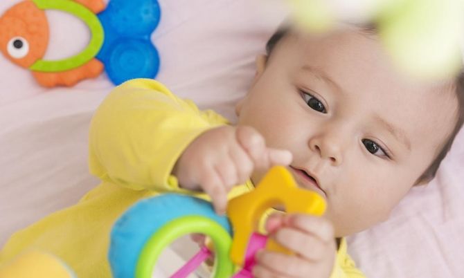 Tumbesaran Bayi 1 Bulan WAJIB Dirangsang Dengan 11 Cara Ini, Baru Anak Jadi Bijak!