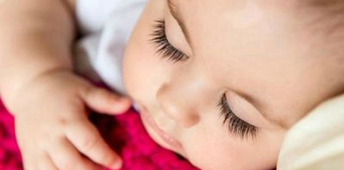 Benarkah Potong Bulu Mata Bayi Boleh Buat Ia Tumbuh Lebih Melentik?  Fakta Atau Mitos?