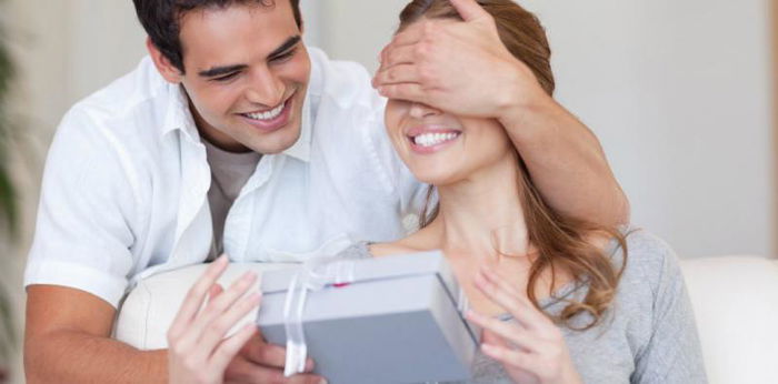 30 Hadiah Untuk Isteri, Tak Kira Murah Atau Mahal Asalkan Suami Ikhlas