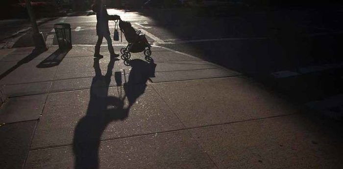 Sering Bawa Bayi Keluar Malam Pengaruhi Perkembangan Anak, Malah Anak Akan Suka Buat Perangai!