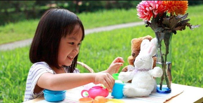 Amboi Perkembangan Anak Umur 5 Tahun Ini, Ada Saja 'Akal' Mereka Untuk Hiburkan Orang!