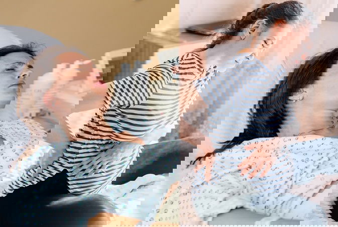 17 Posisi Ini Bantu Kurangkan Sakit Kontraksi Sebelum Proses Kelahiran Bayi, Rasa Sakit Pun Kurang!