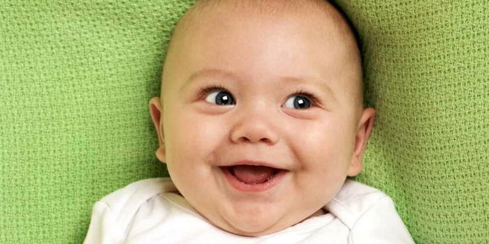 Comelnya Anak Ibu Dah Pandai Senyum, Ini 5 Penyebab Bayi Tersenyum Mengikut Usia 0 Sampai 7 Bulan