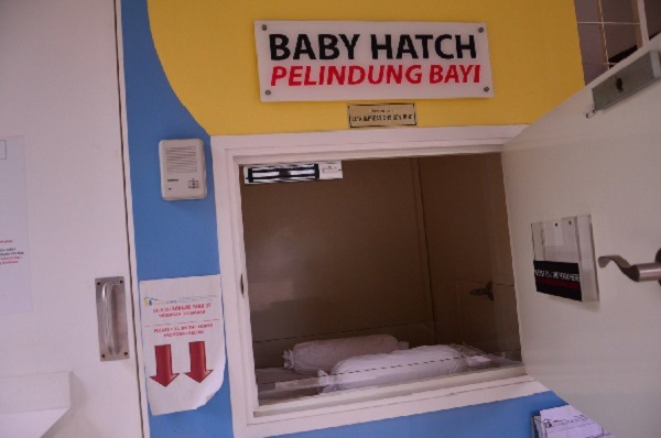 Mayat Bayi Bertali Pusat