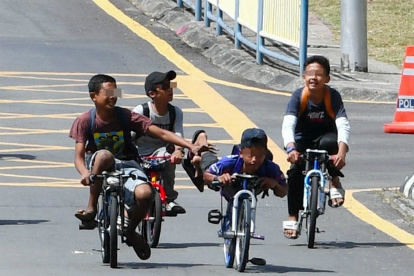 mengayuh basikal lajak