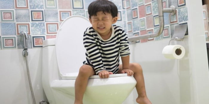 Susahnya Hati Bila Bayi Sembelit, 5 Makanan Ibu Tak Sedar Buat Anak Susah Berak!