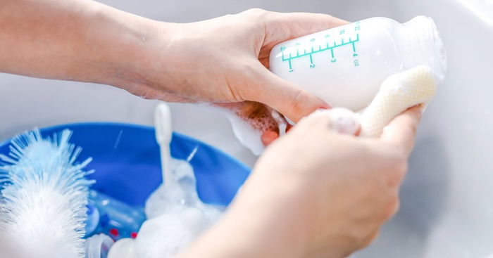 5 Kesilapan Ibu Bapa Ketika Basuh Botol Anak & Ini Sebab Pentingnya Steril Botol