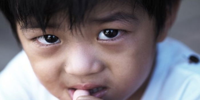 Kenapa Anak Suka Gigit Benda Bukan Makanan? Ini Sebabnya, Bahaya Jika Terus Dibiarkan!