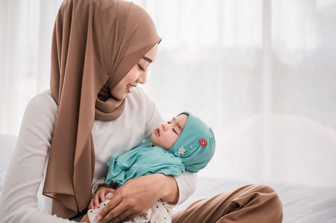 "Tolonglah Jangan Sentuh Atau Cium Bayi Saya!" - 5 Perkara Anda Patut Buat Bila Dekat Dengan Bayi!