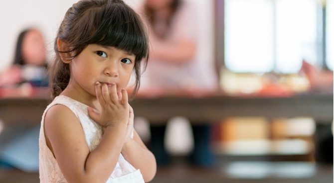 Anak Anda Pemalu? Ini Cara Berkesan Pupuk Perkembangan Sosial Mereka!