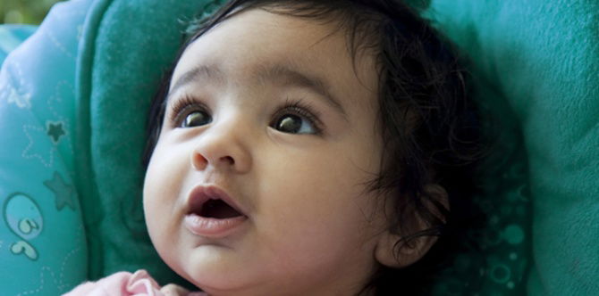 Menurut Kajian, Baby Suka Pandang Orang Cantik - Wow, Untungnya Ibu Jika Si Manja Tidak Terkebil Tengok Anda