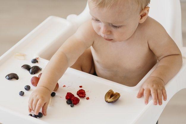 Bayi Sudah Berusia 6 Bulan? Cuba Hidangkan Buah-Buahan Untuk Pemakanan Seimbang