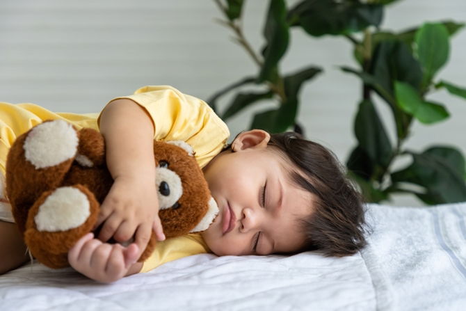 Berapa Kali Bayi Perlu Tidur Siang Setiap Hari? Panduan Lengkap Durasi Tidur & Cara Tidurkan Anak