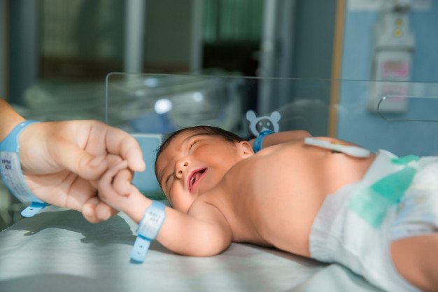 Anak Demam Tinggi Sampai Perlu Buat Lumbar Puncture? Ini Prosedur Yang Parents Perlu Tahu
