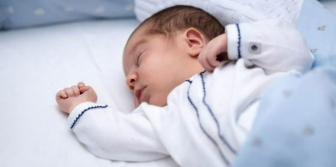 Kepala Bayi Selalu Berpeluh Semasa Tidur, Benarkah Kuat Berpeluh Tanda Penyakit?