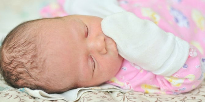 Mittens & Booties Bahayakan Bayi Jika Dipakai Terlalu Lama, Habis Pantang Boleh Stop Dah: Doktor