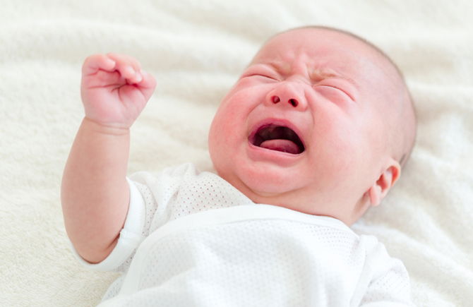 Awas, Jangan Sesekali Goncang Bayi! Ini Boleh Menyebabkan Risiko Kerosakan Otak