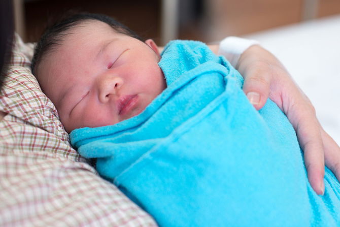Warna Kulit Bayi Baru Lahir Jadi Gelap Walaupun Asalnya Putih? Ini Sebabnya...
