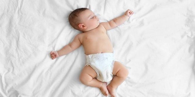 "Biarkan Saja Anak Tidur Tanpa Bantal, Mereka Tak Perlukan Pun, Boleh Buat Bayi Lemas!" -Doktor