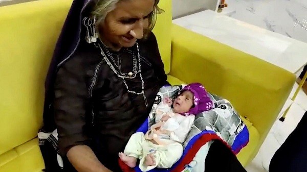 lahirkan anak pertama