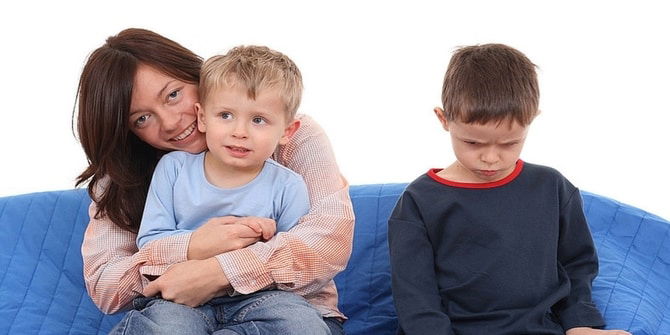 Ingatan Buat Semua Parents, Jangan Garang Sangat Dengan Anak Sulung!