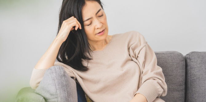 Tanda Menopause/ Putus Haid: Usia Wanita Monopos, Simptom & Tips Penting