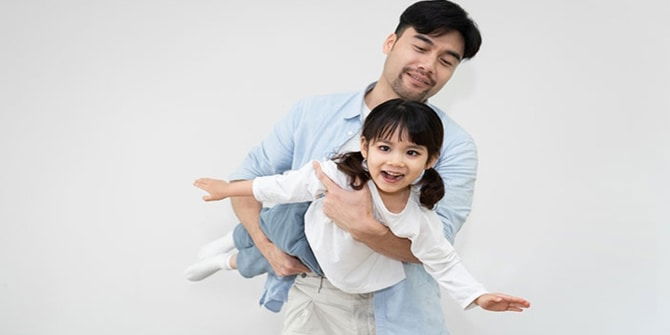 5 Kelakuan Si Ayah Yang Paling Cepat Anak Tiru, Hati-Hati Ya Ayah! Ada Yang Memerhati...