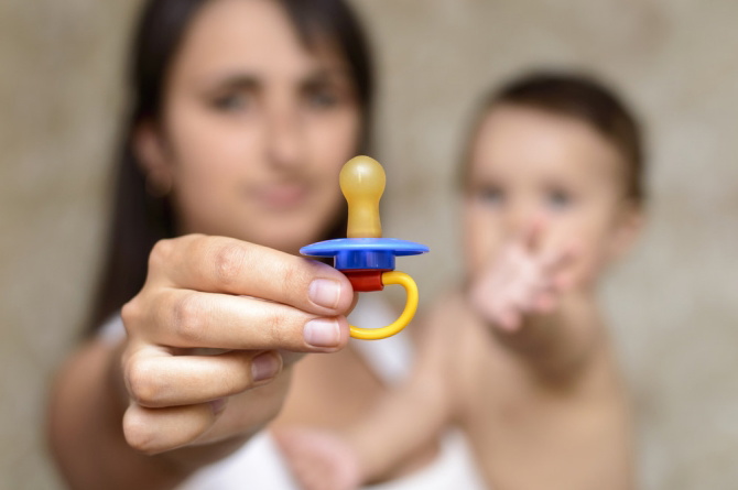 PUTING BABY NEWBORN