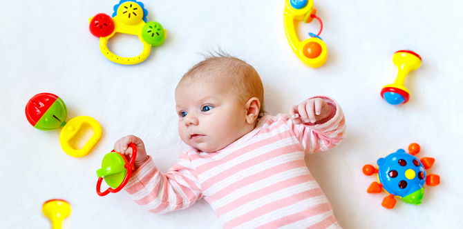 Jenis Mainan Untuk Bayi 2 Bulan Bantu Stimulasi Penglihatan & Otak Si Manja!