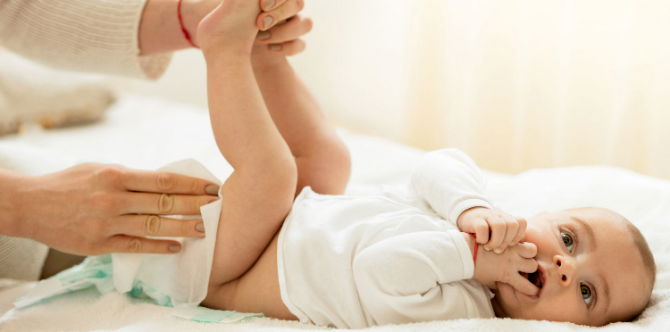 Jenis Tahi Bayi Yang Normal & Tidak Normal, Ibu Kena Peka Pada Warna Najis Si Manja