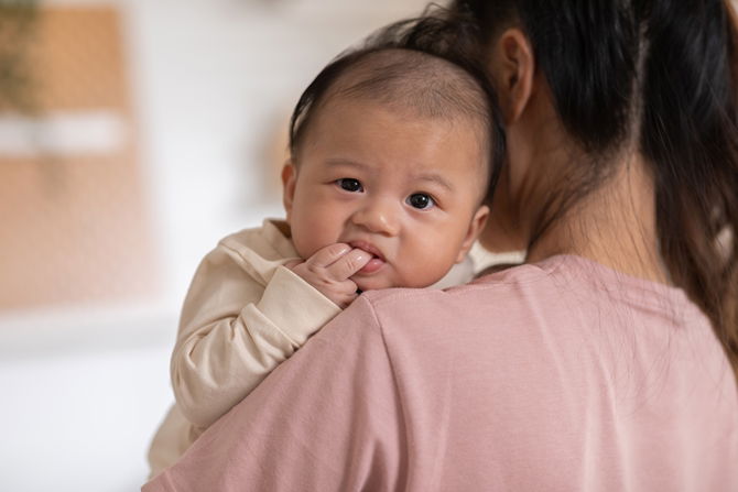 Ibu Ayah Jangan Larang Jika Bayi Ada Tabiat Menghisap Jari, Banyak Manfaat Untuk Mereka!
