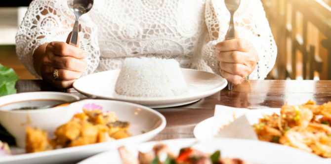 9 Perkara Perlu Dielakkan Selepas Makan, Elak Pedih Ulu Hati & Perut Jadi Buncit