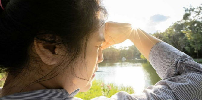 Mata Sensitif Cahaya & Lampu Tanda Masalah Silau, Cuba Tips Ini Bagi Mengatasinya!