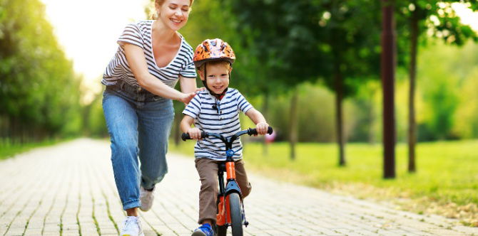 Cara Ajar Anak Menunggang Basikal: Bila Waktu Yang Sesuai, Persediaan & Tips Keselamatan