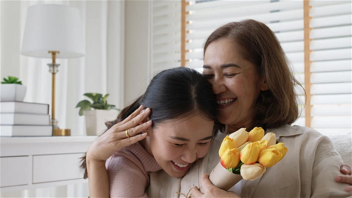 Tarikh Hari Ibu 2024 Dah Dekat, Ini Apa Anda Boleh Lakukan Buat Insan Kuat Ini