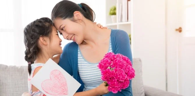 Tarikh Hari Ibu 2024 Dah Dekat, Ini Apa Anda Boleh Lakukan Buat Insan Kuat Ini