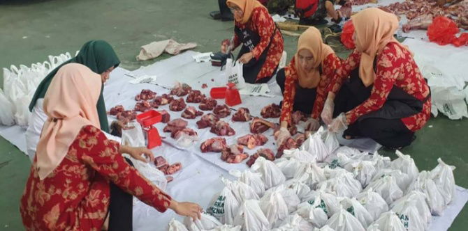 Siapa Yang Layak Terima Daging Korban? Ini 3 Golongan Penerima Korban Mengikut Mufti Wilayah